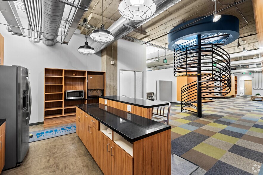 More Photos Of 300 N 3rd St, Burbank Office For Sale