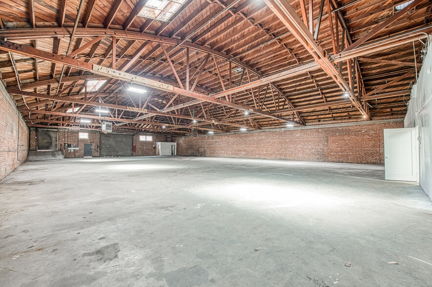 More Photos Of 135 Van Ness Ave, Fresno Warehouse For Lease