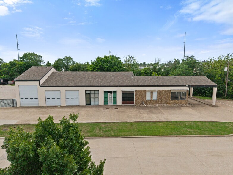 More Photos Of 310 Gautney St, Garland Light Manufacturing For Sale
