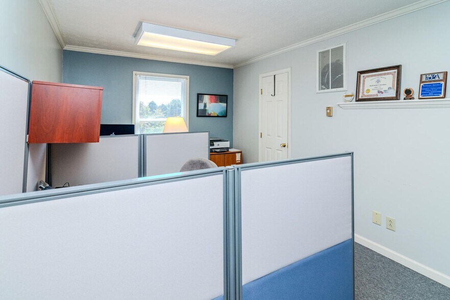 More Photos Of 100-102 Consumer Ln, Frankfort Office For Sale