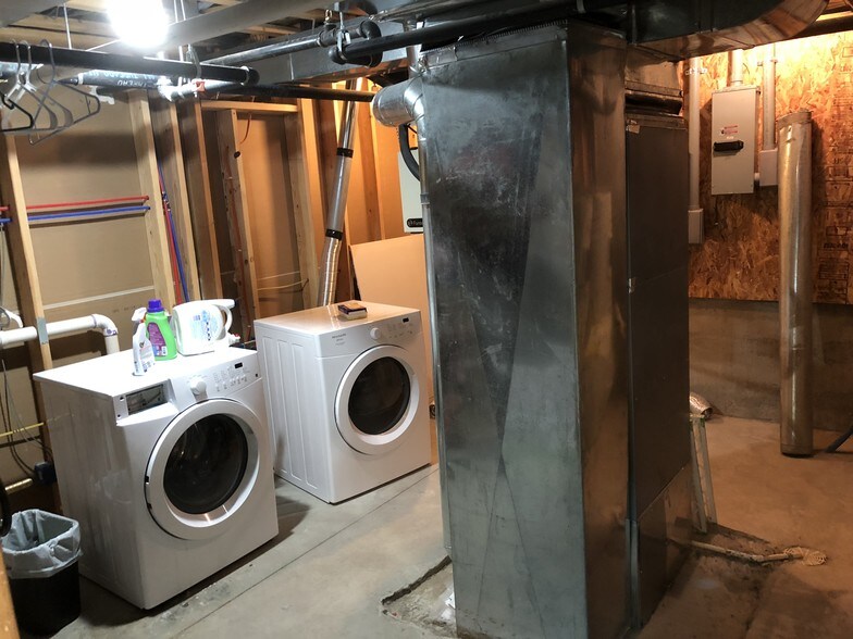 More Photos Of 299 Prairie Dr, Stanley Office For Sale