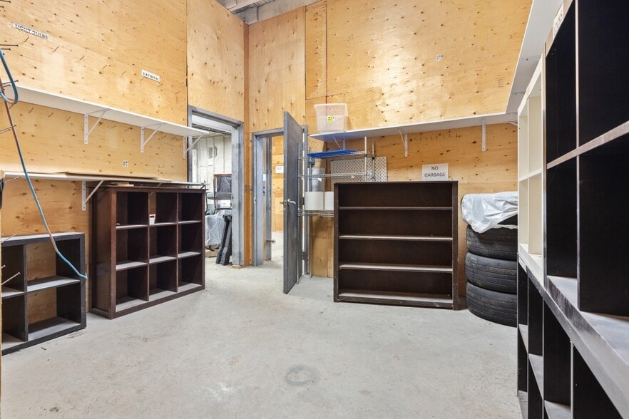 More Photos Of 255-257 Ste-anne Ave, Ottawa Warehouse For Lease