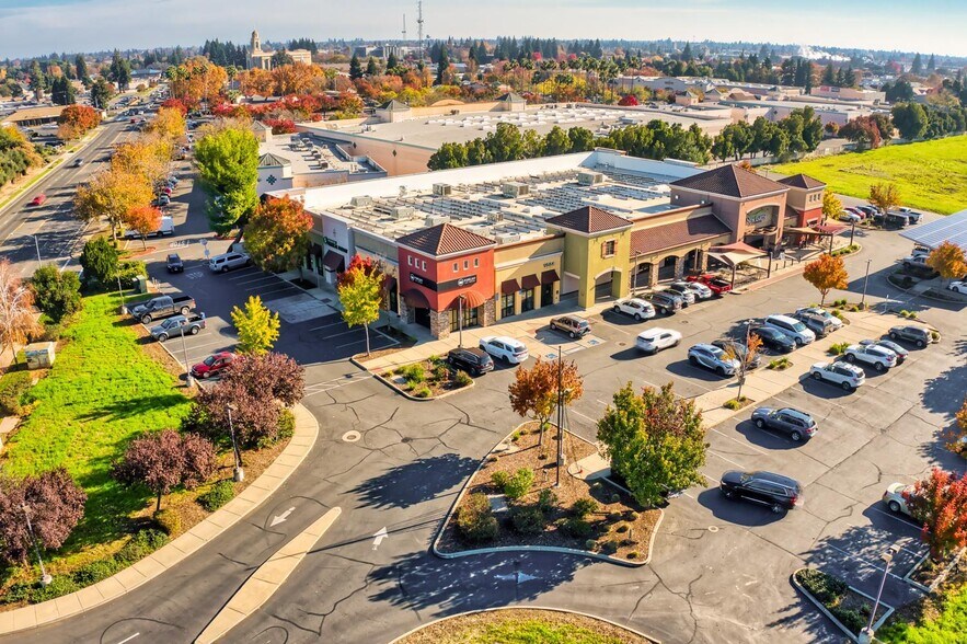 More Photos Of 1465 Tharp Rd, Yuba City General Retail For Lease
