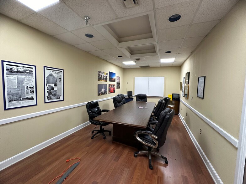 More Photos Of 201 N Troup St, Valdosta Office For Sale