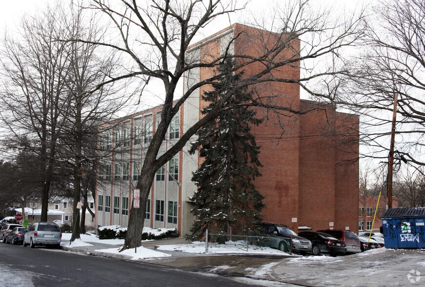 More Photos Of 4115 Chesapeake St NW, Washington Office For Sale