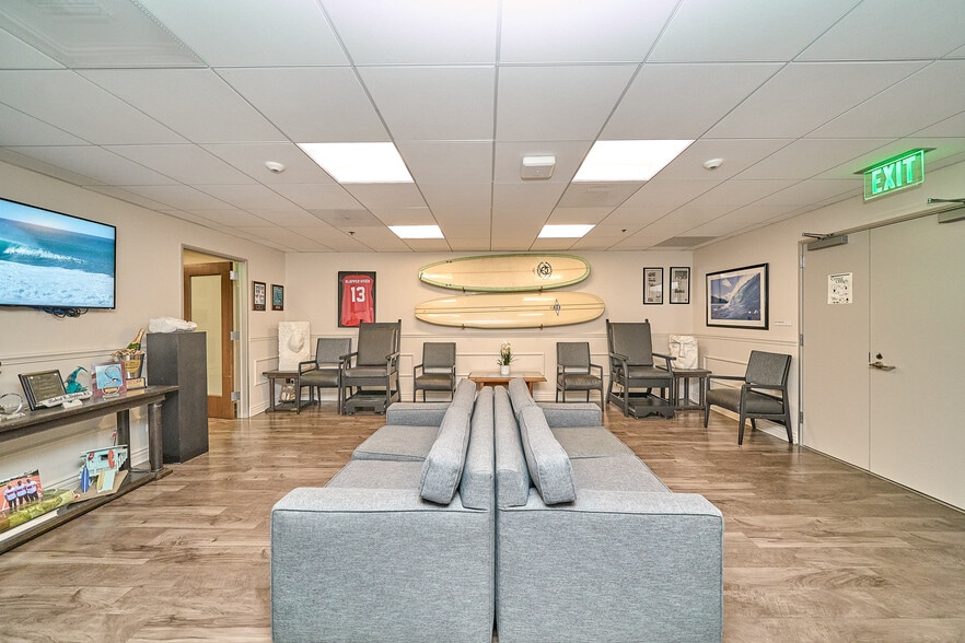 More Photos Of 8737 Beverly Blvd, West Hollywood Medical For Sale