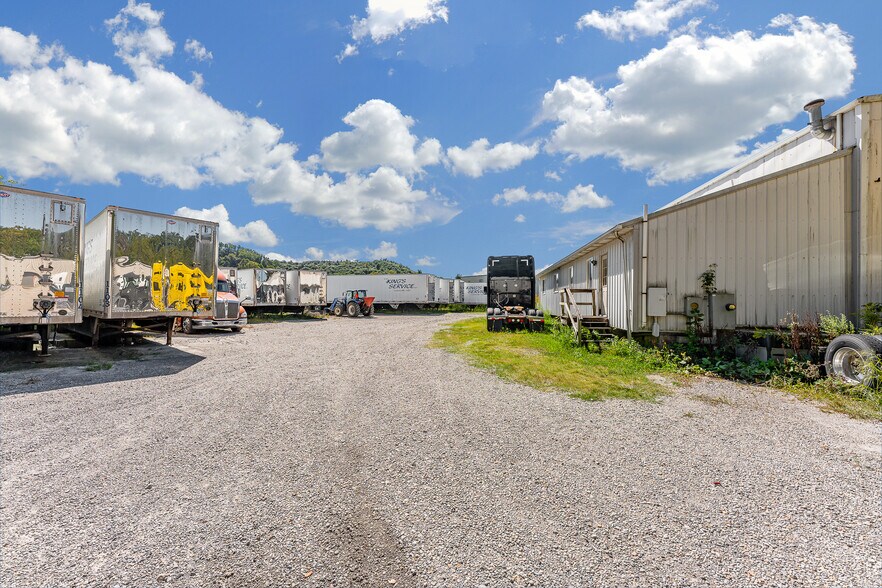 More Photos Of 148 Roush Cir, Fairmont Industrial For Lease