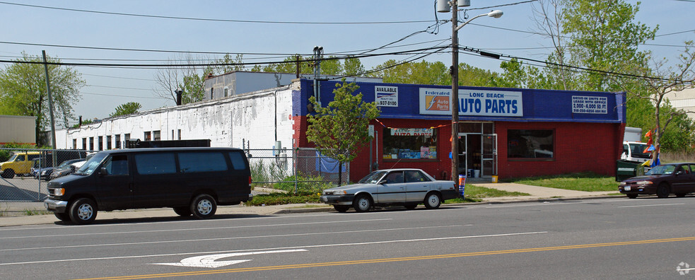 Primary Photo Of 4140 Austin Blvd, Island Park General Retail For Sale