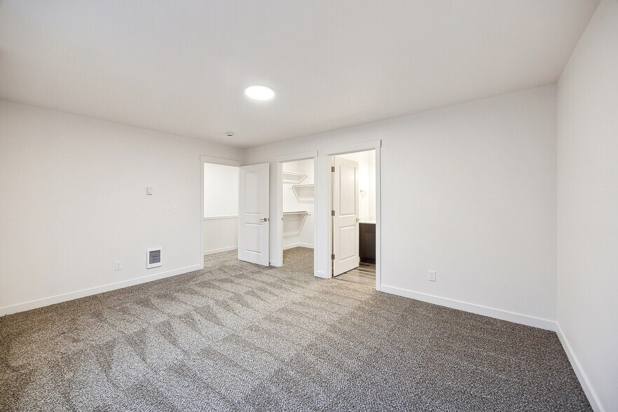 More Photos Of 3005 Russell Rd, Centralia Apartments For Sale