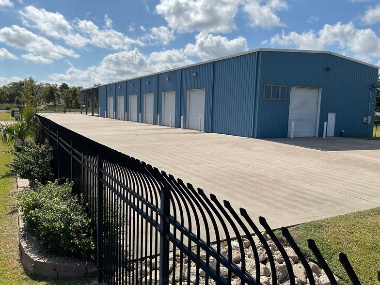 Primary Photo Of 7511 Highway 6, Hitchcock Industrial For Sale