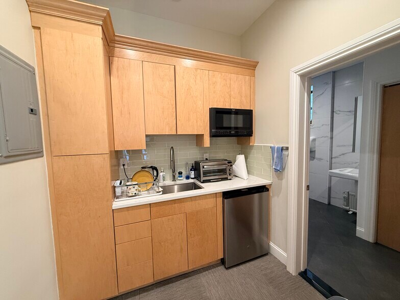 More Photos Of 49-81 Cuttermill Rd, Great Neck Apartments For Sale