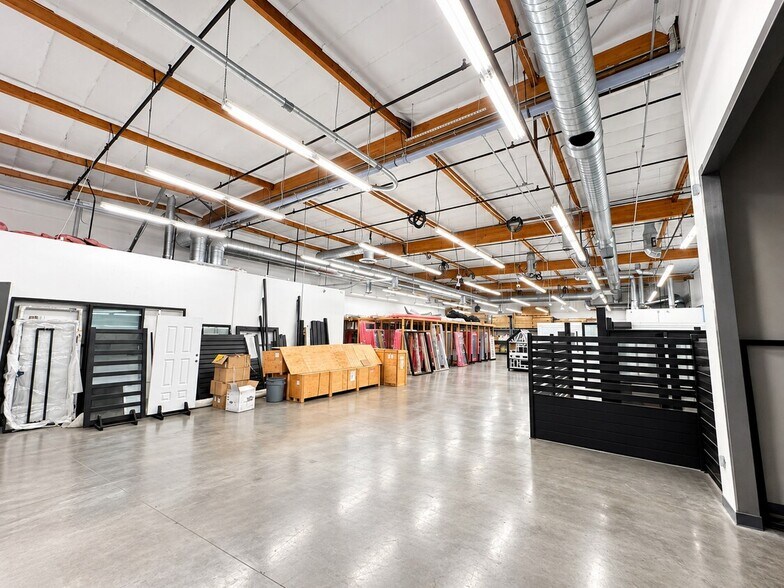 More Photos Of 9419 Mason Ave, Chatsworth Manufacturing For Lease