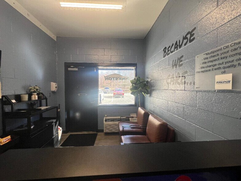 More Photos Of Harris Blvd, Charlotte Parking Garage For Sale