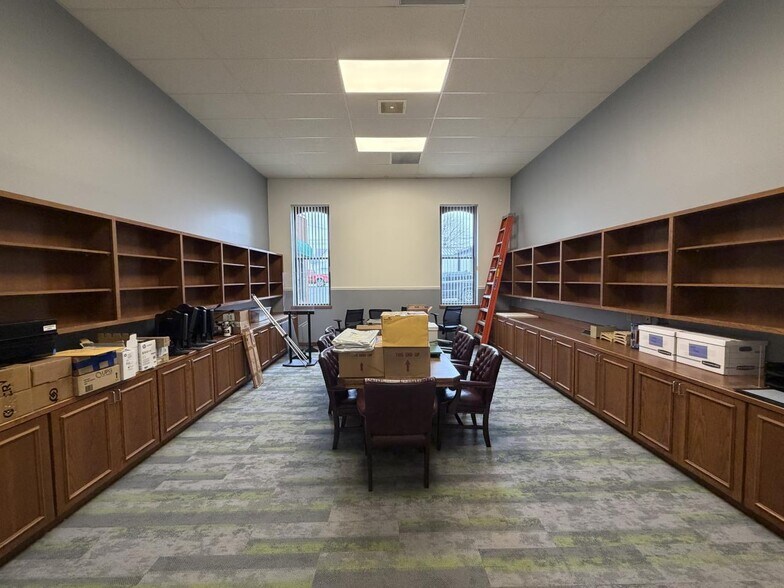 More Photos Of 115 W Main St, Mc Arthur Office For Sale
