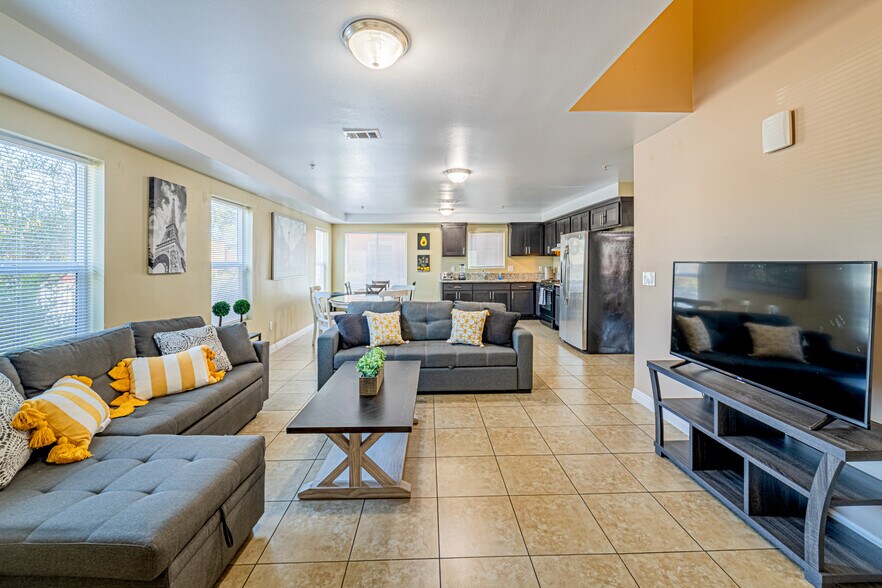 More Photos Of 943 Broad Ave, Wilmington Apartments For Sale