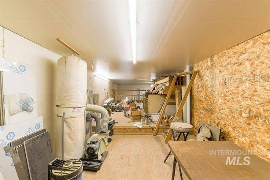 More Photos Of 603 & 621 N Main St, Moscow Distribution For Sale