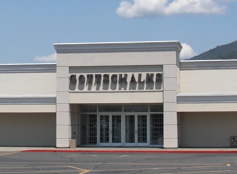 More Photos Of 931 NE D St, Grants Pass Unknown For Lease