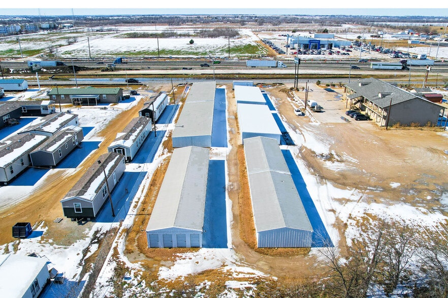 More Photos Of 1309 N Stemmons St, Sanger Self Storage For Sale