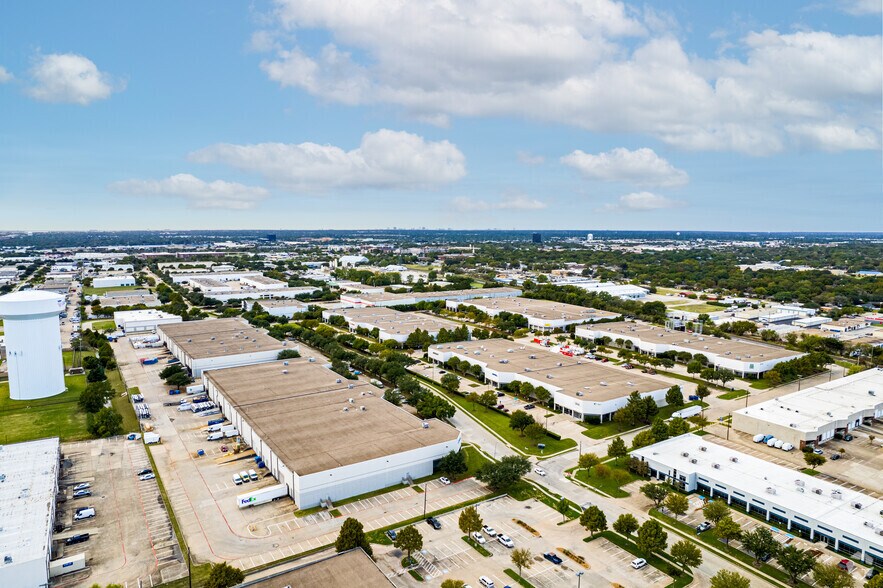 More Photos Of 1808 10th St, Plano Distribution For Lease