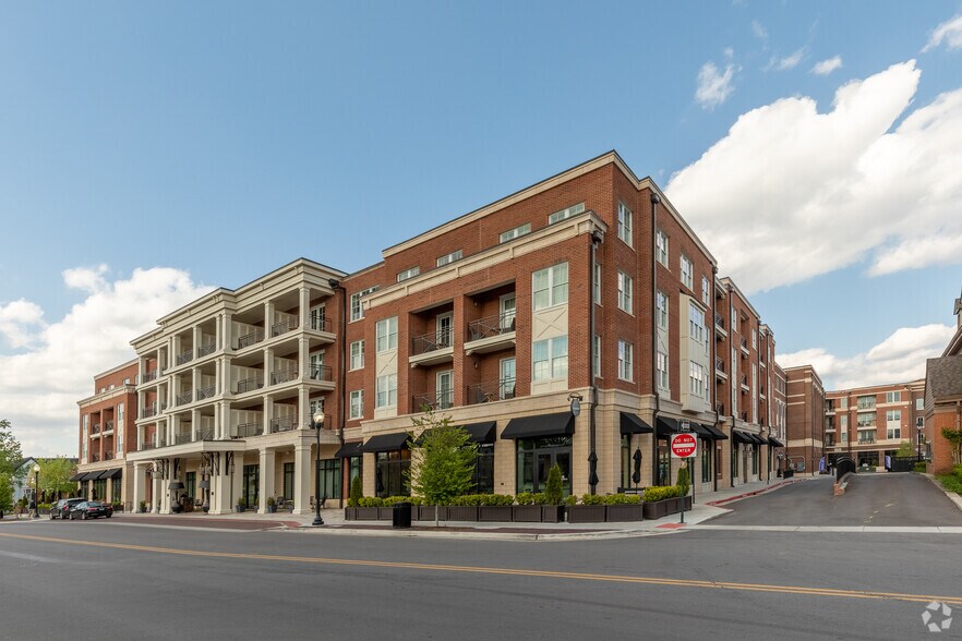 More Photos Of 122 E Main St, Franklin Storefront For Lease