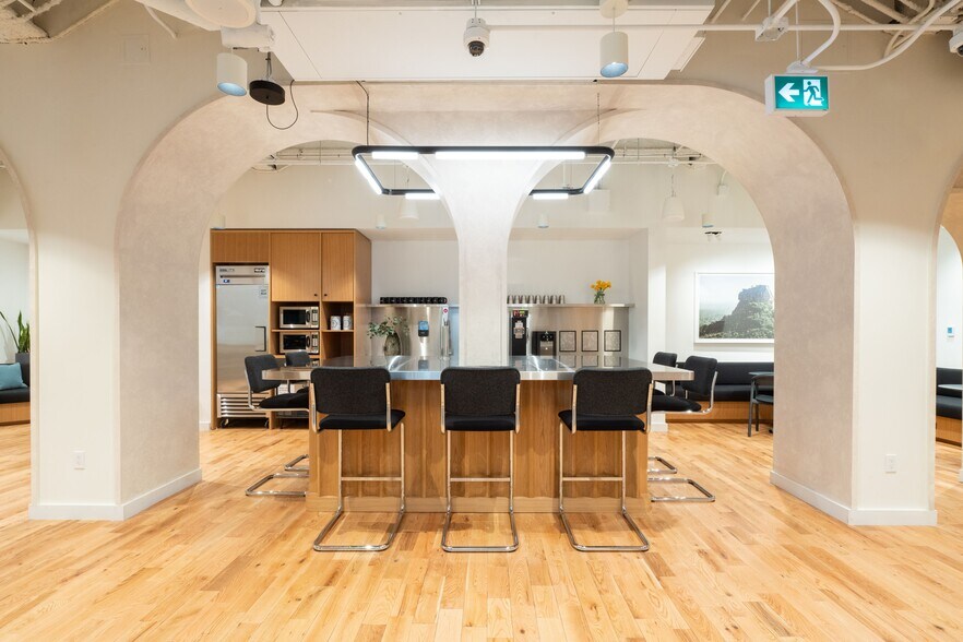 More Photos Of 357 Bay St, Toronto Coworking Space
