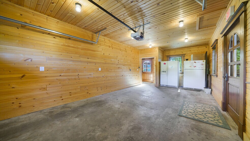 More Photos Of 409 N State St, Franklin Grove Hotel For Sale