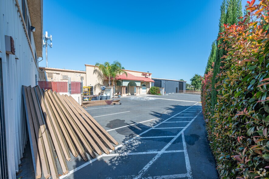 More Photos Of 3325-3327 Longview Dr, Sacramento Coworking Space