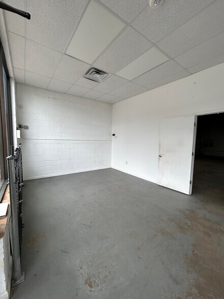 More Photos Of 296 E Route 46, Elmwood Park Auto Repair For Lease