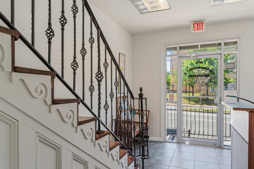 More Photos Of 1512 Marion Barry Ave SE, Washington Office For Sale