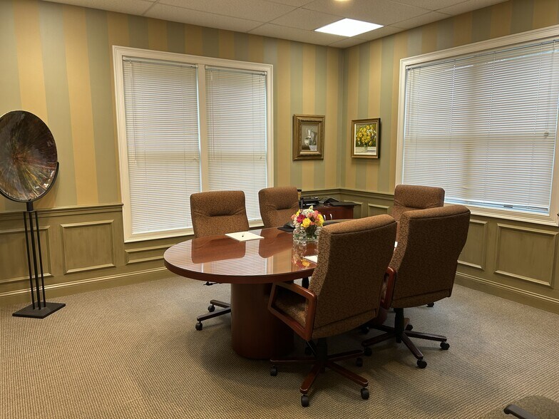 More Photos Of 3 Oak St, Westborough Office For Sale