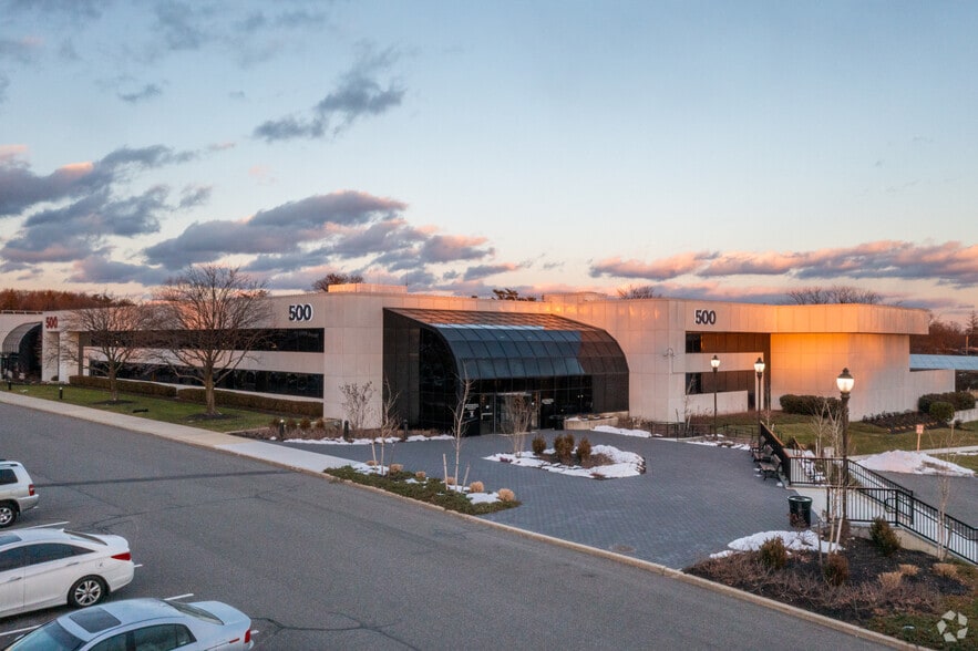 More Photos Of 500 N Broadway, Jericho Office For Lease
