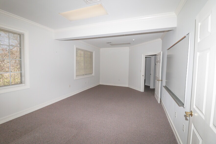 More Photos Of 3225 Shallowford Rd, Marietta Office For Lease