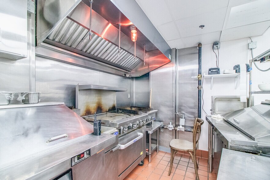 More Photos Of 21 E Athens St, Winder General Retail For Sale