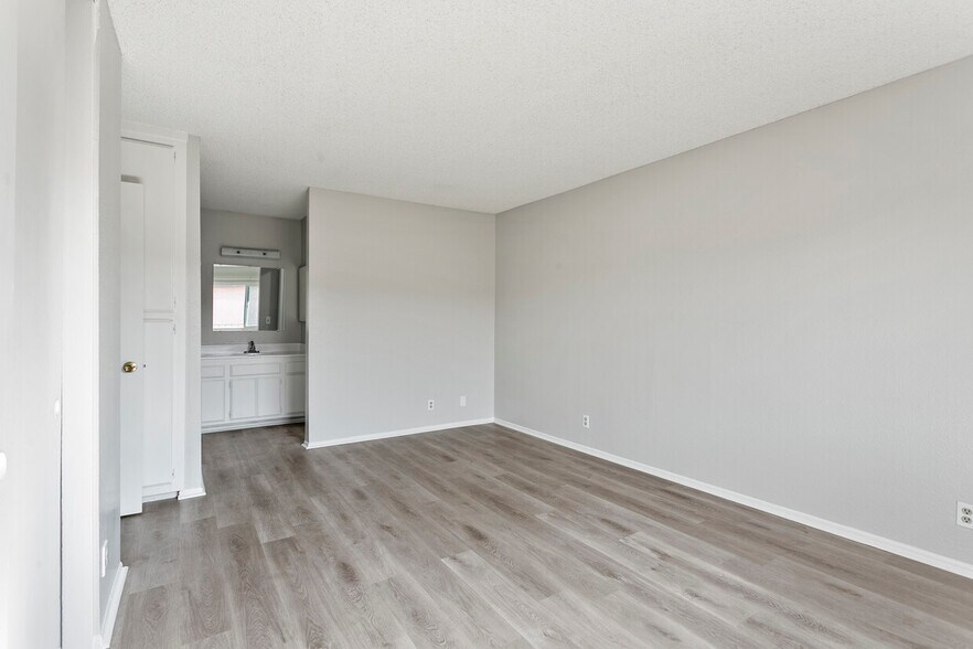 More Photos Of 1010 E Broadway, Anaheim Apartments For Sale