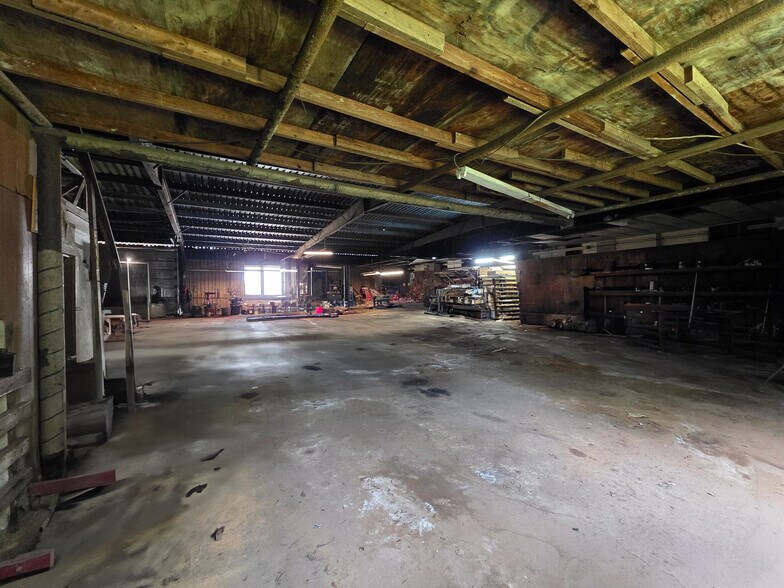 More Photos Of 1440 Gulfway Dr, Winnie Showroom For Sale