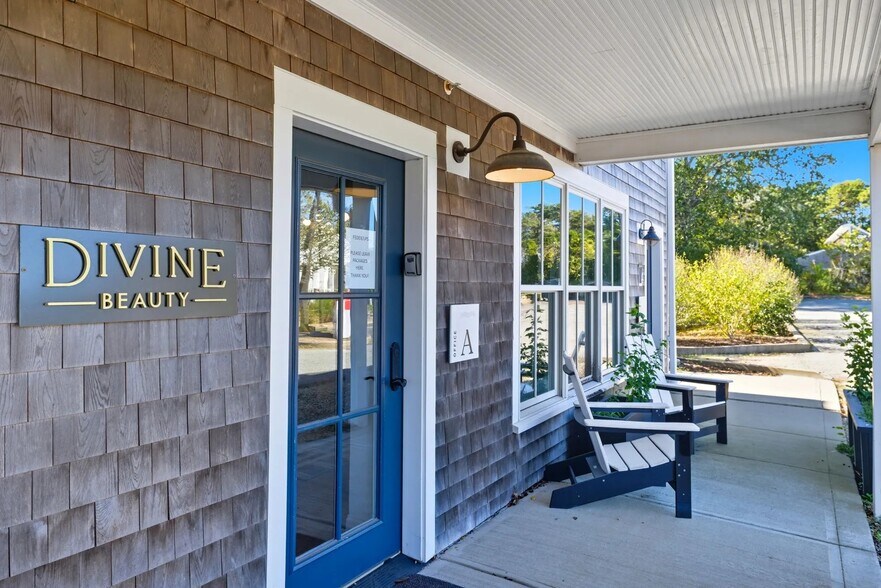 More Photos Of 1 Mariners Lndg, Edgartown Office For Sale