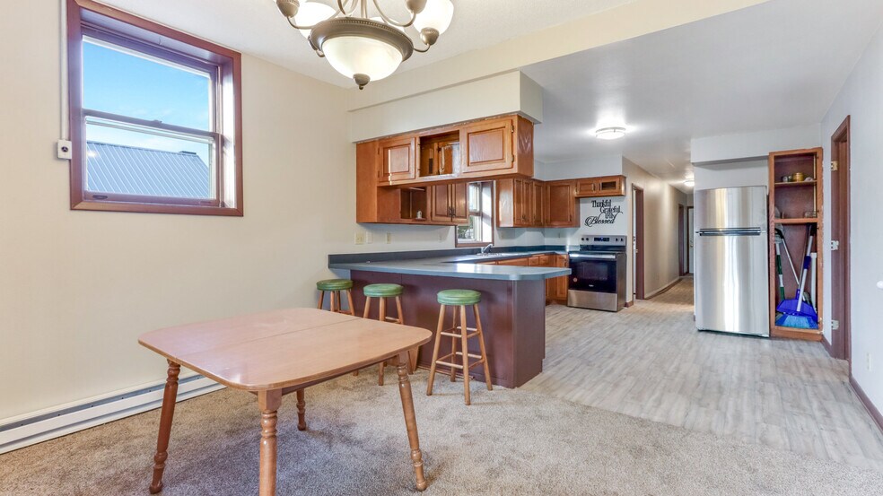 More Photos Of 1418 Main St, Bloomer Restaurant For Sale