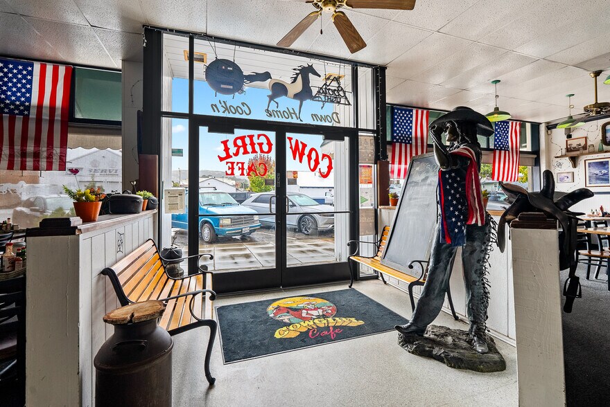 More Photos Of 1306 Pine St, Paso Robles Storefront For Sale