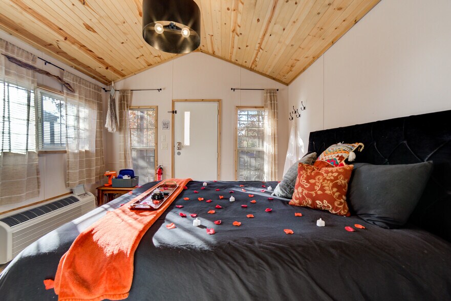 More Photos Of 446724 E 390 Rd, Langley Hotel For Sale