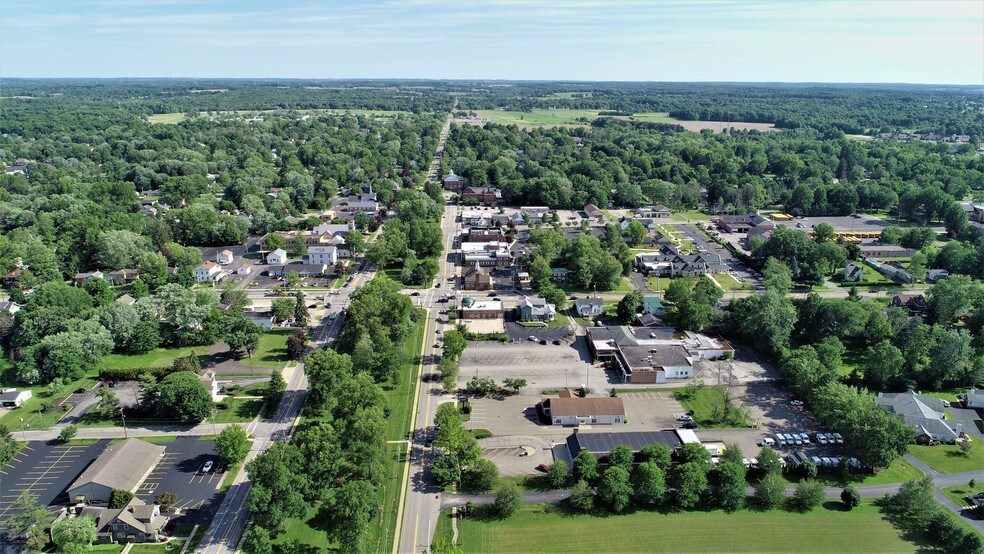 More Photos Of 8-18 N Broad St, Canfield Supermarket For Lease