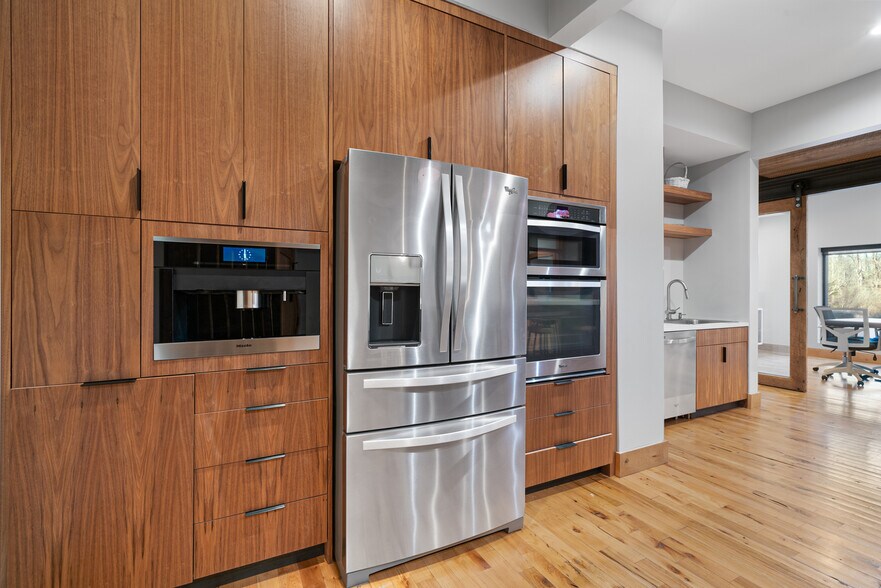 More Photos Of 91 W Hightower Dr, Dawsonville Warehouse For Sale