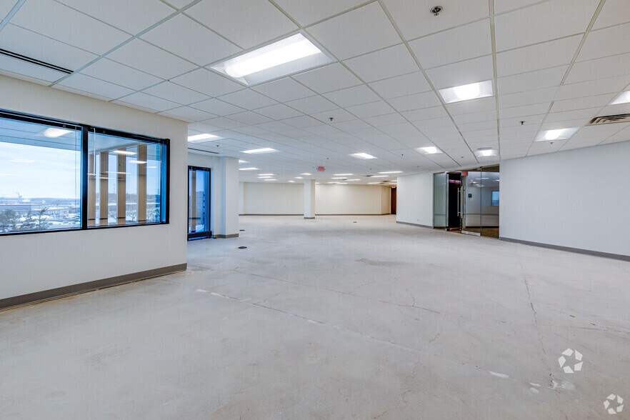 More Photos Of 1300 NE Godward St, Minneapolis Office For Lease