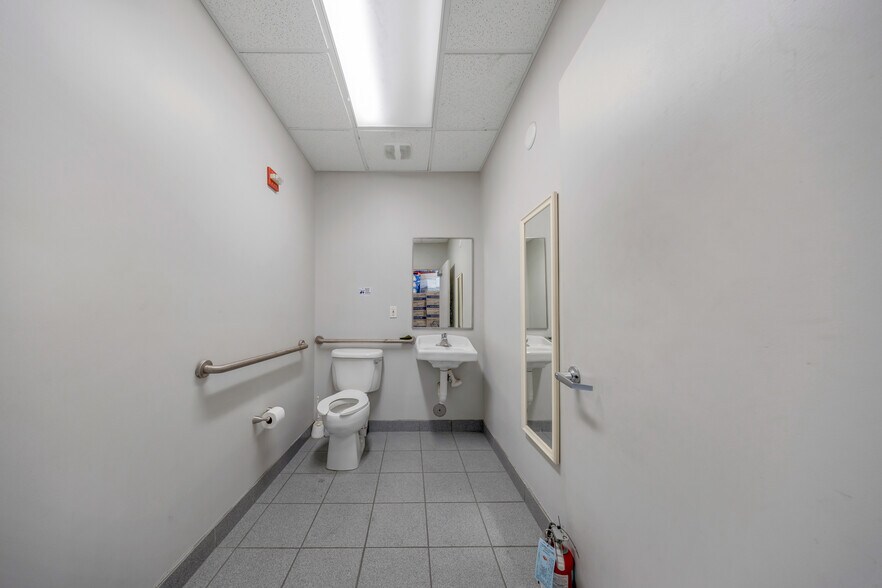 More Photos Of 2051 NW 112th Ave, Miami Distribution For Sale