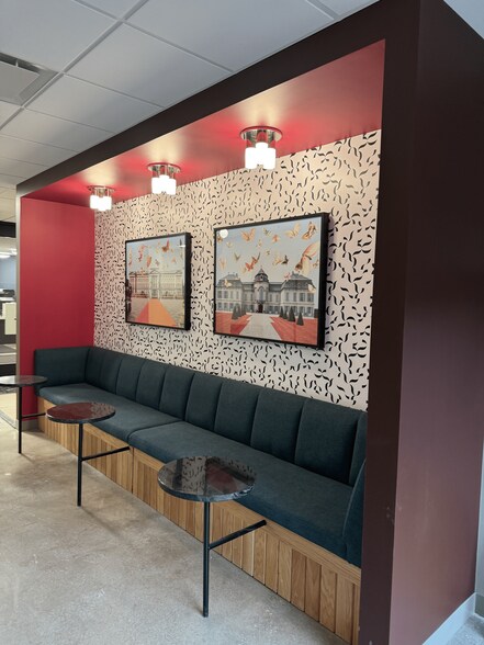 More Photos Of 2001 Killebrew Dr, Bloomington Office For Lease