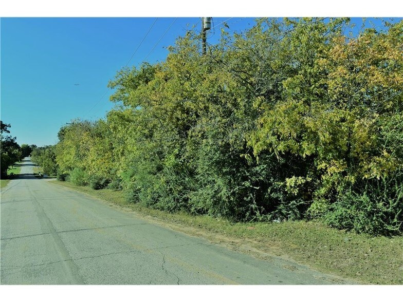 More Photos Of 695 McKenzie St, Lewisville Land For Sale