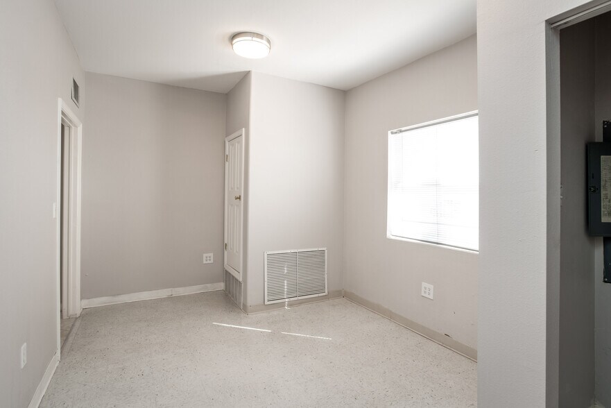 More Photos Of 8139 Beatrix Ln, El Paso Warehouse For Lease
