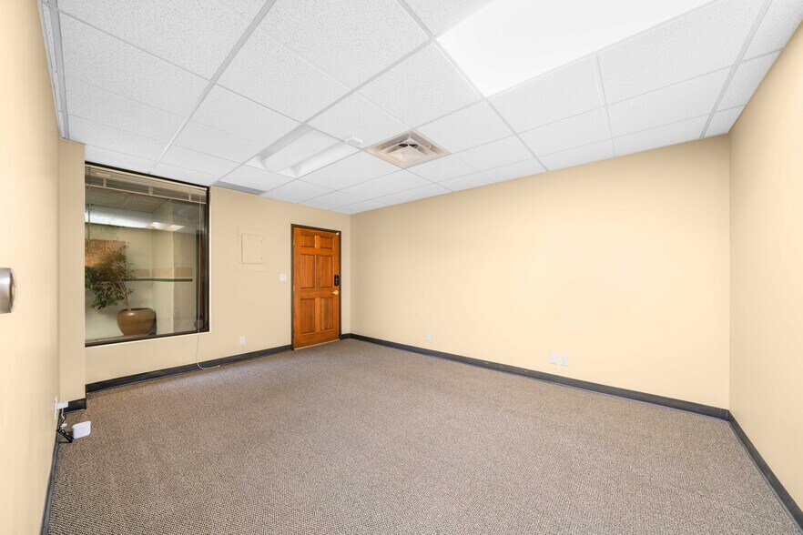 More Photos Of 30423 Canwood St, Agoura Hills Office For Sale