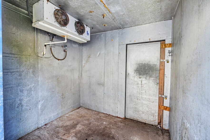 More Photos Of 1311 Highway 180 W, Mineral Wells Flex For Sale