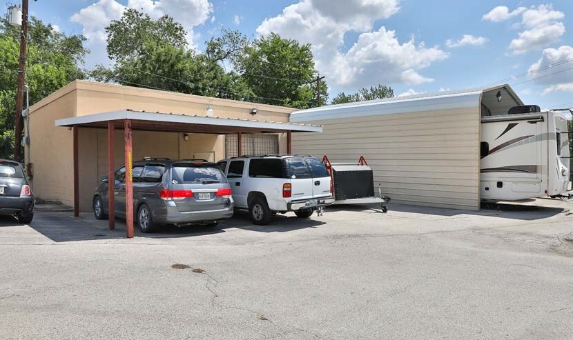 More Photos Of 2502 Harry Wurzbach Rd, San Antonio Flex For Lease