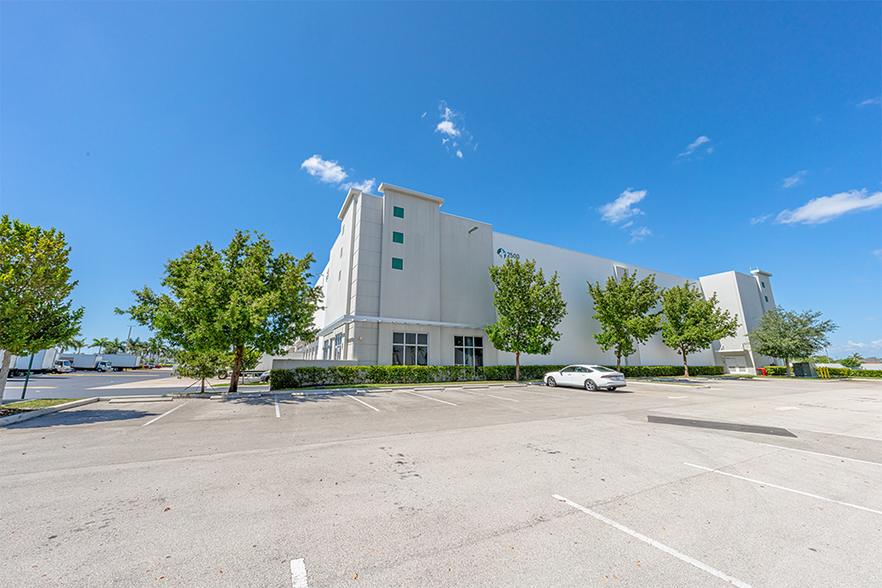 More Photos Of 2500 Commerce Center Way, Pembroke Park Warehouse For Lease